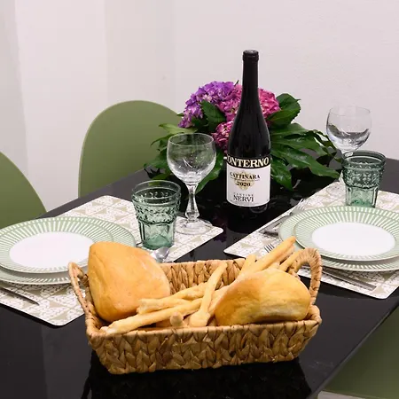 - Isola Bella Apartment